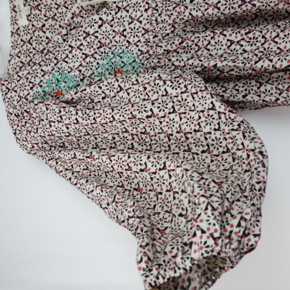 Umgee Ballon Sleeves embroidered baby doll blouse - Picture 4 of 10